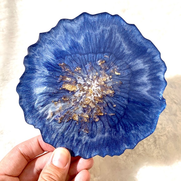 Sapphire blue resin coasters - set of two in agate shape - Picture 8 of 11